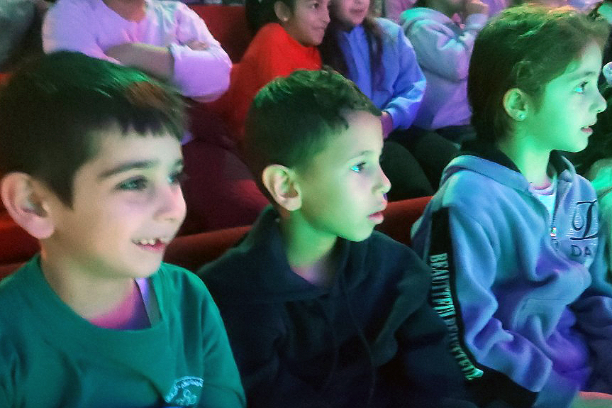 An outing to see a play in two languages was a hit