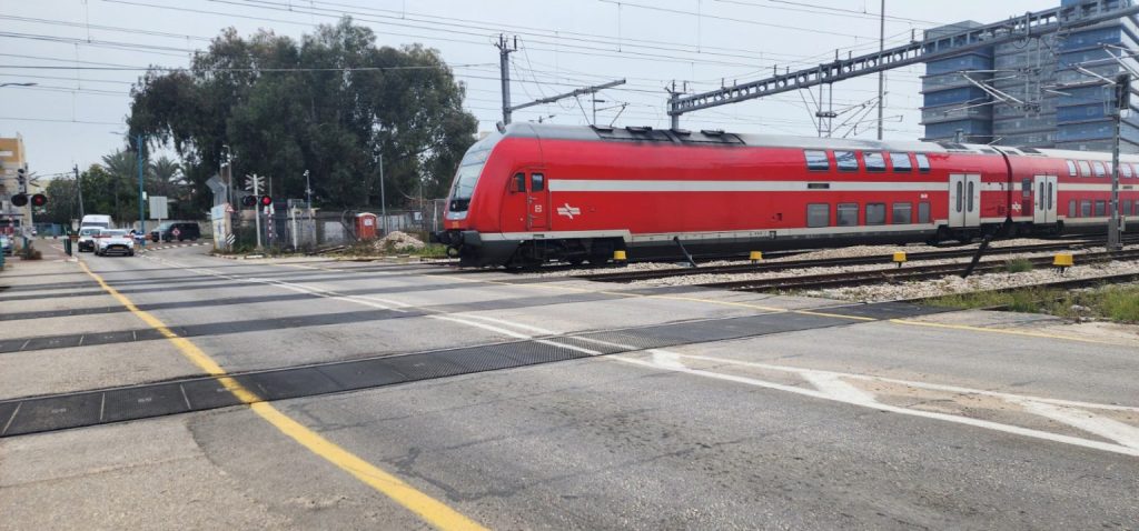 Hadil Kashua Shreki / Train Crossing Railway Tracks